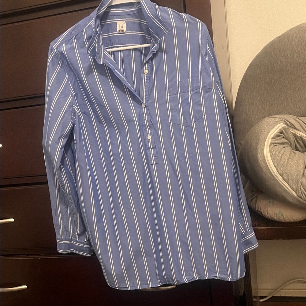 GAP maternity womens Blue and White Striped Button Down Shirt